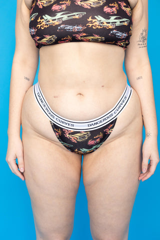 Mini String "DANGEROUS CURVES"